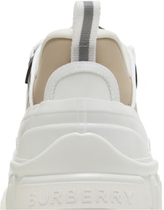 Burberry Arthur 'Archive Beige' Sepatu Sneakers Pria Original 8037254-/-8058324 Sizing Burberry Arthur 'Archive Beige' Sepatu Sneakers Pria Original 8037254-/-8058324