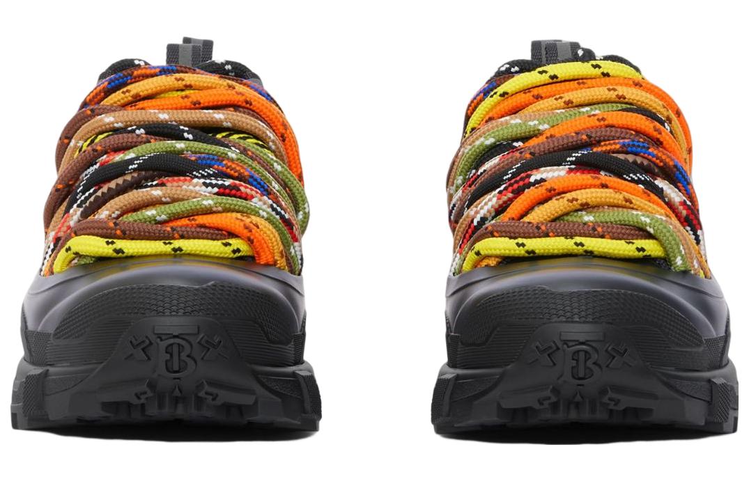 Shop Burberry Arthur 'Kulit Hitam Nylon' 80590321