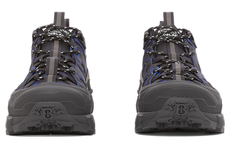 Lookbook Burberry Arthur 'Monograma Negro' 80481661