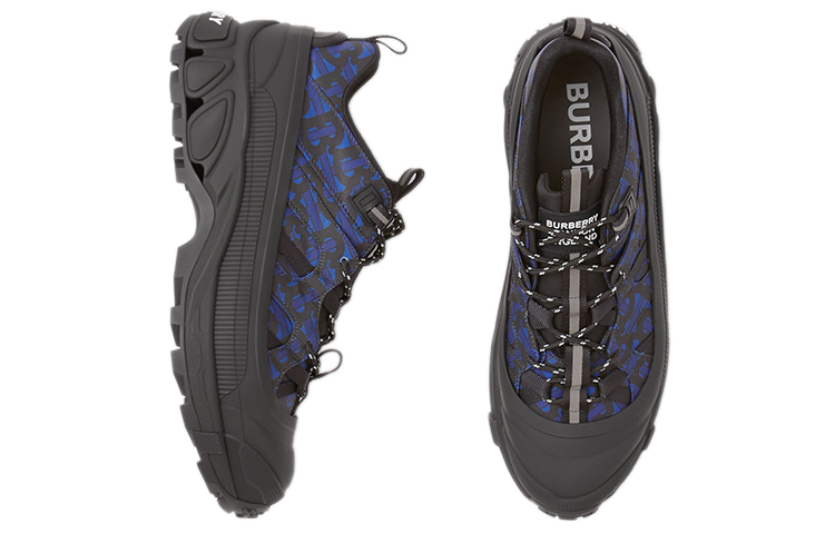 Shop Burberry Arthur 'Monograma Negro' 80481661