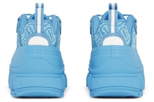 버버리 아서 모노그램 프린트 - 블루 토파즈 8051758 Shop 버버리 아서 모노그램 프린트 - 블루 토파즈 8051758