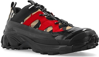 博柏利 帆布 系帶圓頭拼色 低幫 運動休閒鞋 男款 黑紅 Lookbook 博柏利 帆布 系帶圓頭拼色 低幫 運動休閒鞋 男款 黑紅