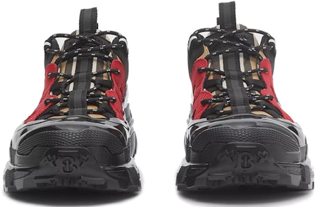 버버리 아서 빈티지 체크 스니커즈 (블랙 레드 베이지) 80217721 Lookbook 버버리 아서 빈티지 체크 스니커즈 (블랙 레드 베이지) 80217721