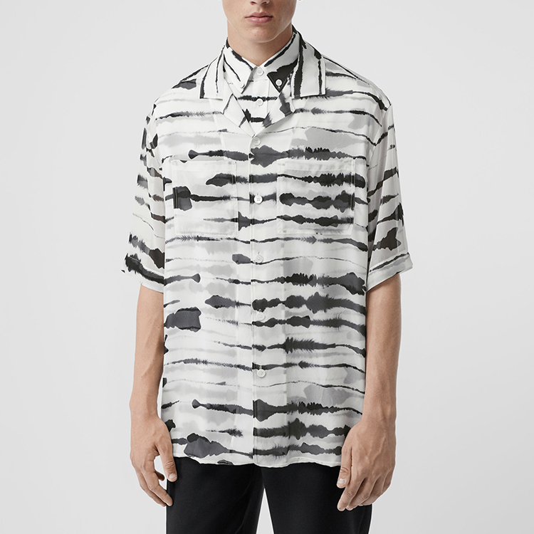 Shop Camisa Burberry Manga Corta Rayas Blancas y Negras. 45630351