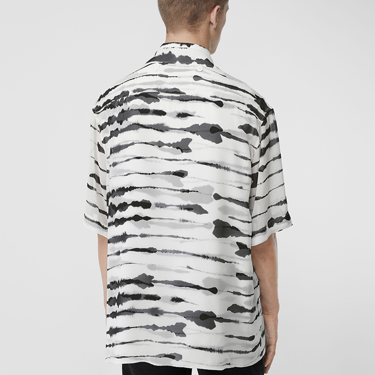 Purchase Camisa Burberry Manga Corta Rayas Blancas y Negras. 45630351