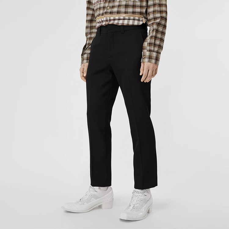 Shop Celana Cargo Hitam Burberry dengan Saku Ritsleting 45652421