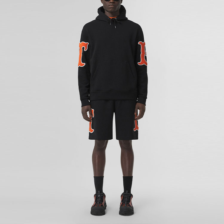 Lookbook 博柏利黑色字母圖案設計棉質連帽衫。 80426991