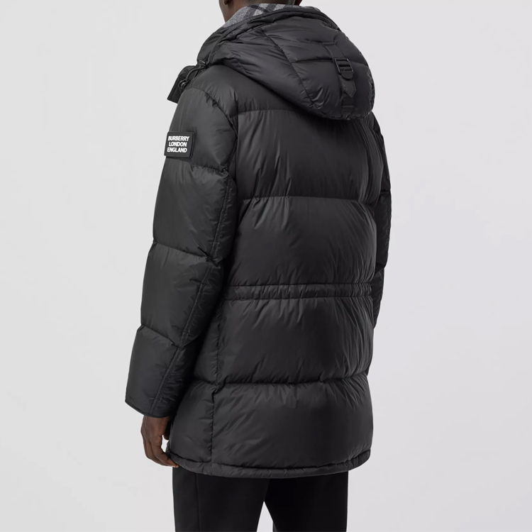 Lookbook 博柏利黑色连帽拉链羽绒冬季宽松外套 80188251