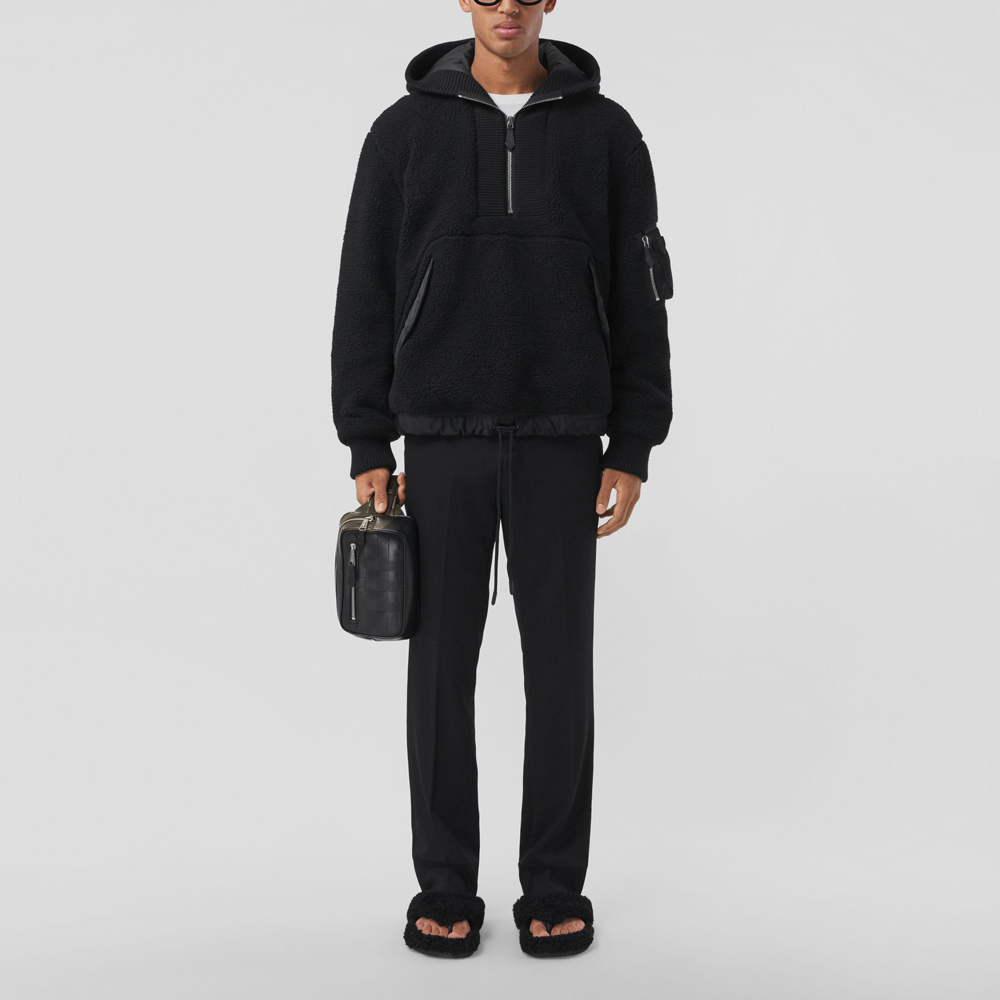 Burberry Black Hoodie with Logo Patchwork Design. 80477781 圖 3