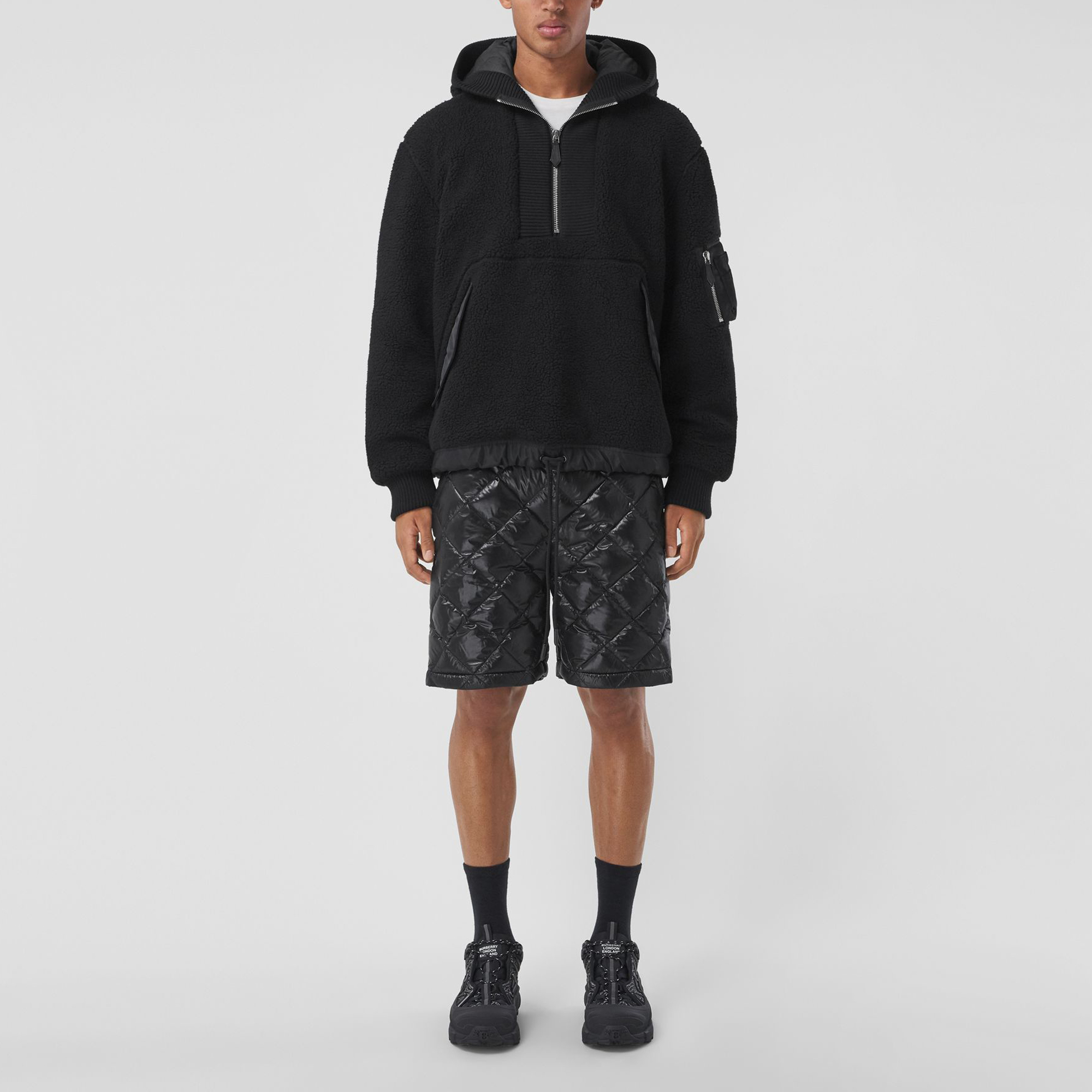 Burberry Black Hoodie with Logo Patchwork Design. 80477781 圖 4