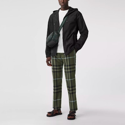 博柏利黑色Logo印花连帽拉链夹克 80368551 Purchase 博柏利黑色Logo印花连帽拉链夹克 80368551