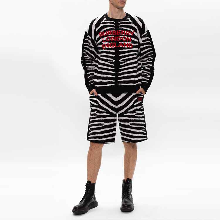 Lookbook Burberry Black Logo Zebra Knit Wool Pullover Sweater. 80294101