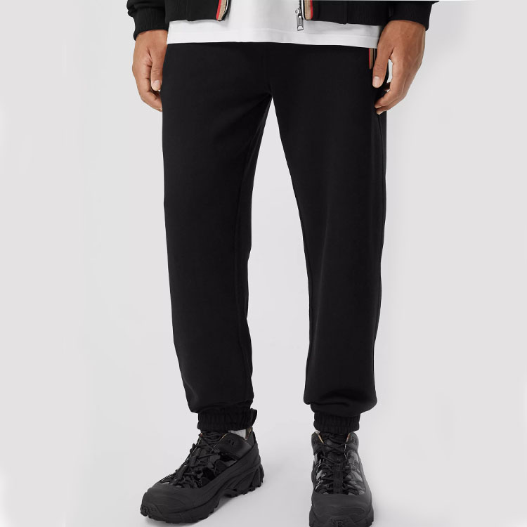 Sizing Burberry Joggers Hitam Kapas Organik dengan Trim Berjalur 80333951