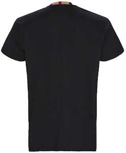 Burberry 黑色短袖T恤,刺繡Logo與經典格紋領口設計 8007695-A1189 Lookbook Burberry 黑色短袖T恤,刺繡Logo與經典格紋領口設計 8007695-A1189