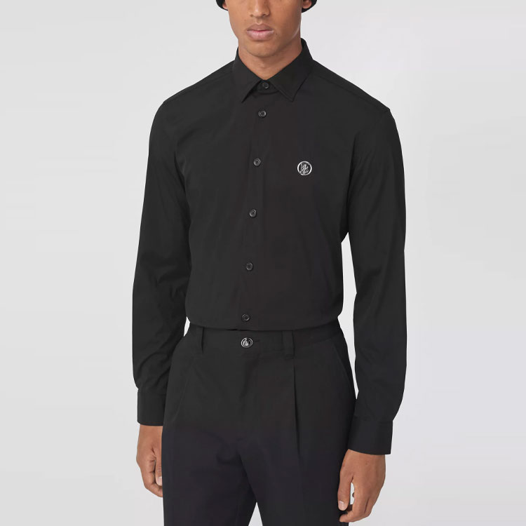 Shop Burberry Kemeja Slim-Fit Lengan Panjang Hitam dengan Logo TB. 80428961