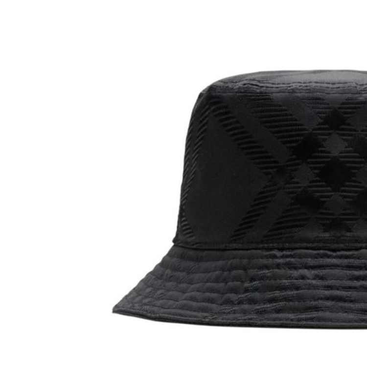 Shop Sombrero Burberry Negro Unisex Patchwork Nylon Poliéster. 80950011