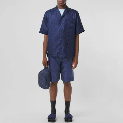 Burberry Kemeja Lengan Pendek Cetakan Geometri Biru. 80487471 Lookbook Burberry Kemeja Lengan Pendek Cetakan Geometri Biru. 80487471