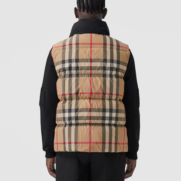 Shop バーバリー ブラウン チェック柄 ダウンベスト スタンドカラー＆スナップボタン付き 80441821