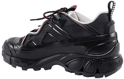 バーバリー チェック アーサー ブラック 80555761 Lookbook バーバリー チェック アーサー ブラック 80555761