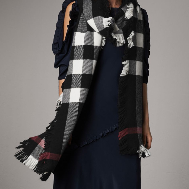 Burberry Check Frayed Wool Scarf Unisex Black/White 40583951 圖 7