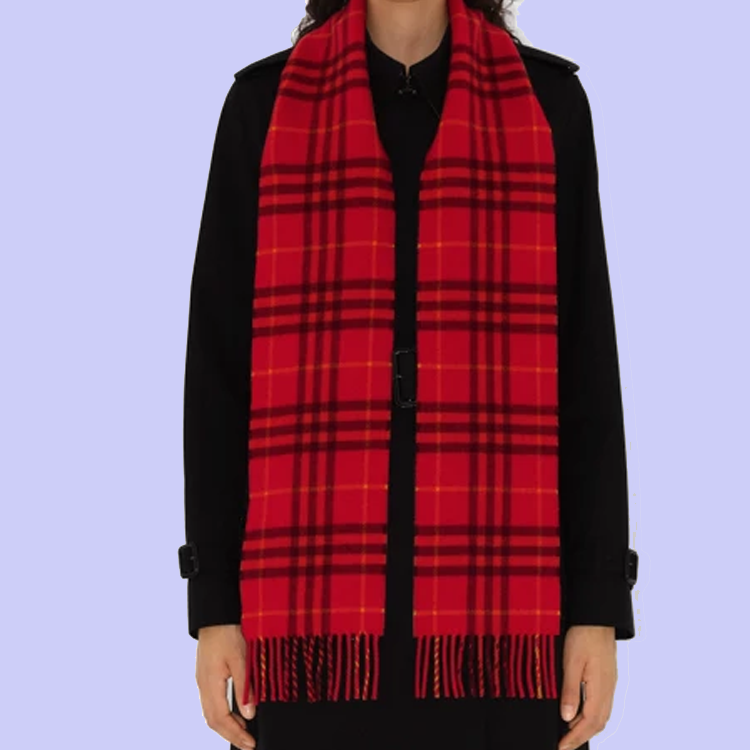 Burberry Check Fringe Cashmere Scarf Women in Currant Red. 80987221 圖 4