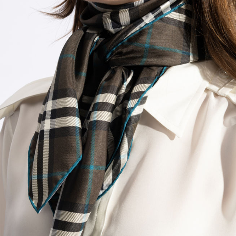 Burberry Check Pattern Silk Scarf Brown Unisex Couple Style. 80907521 圖 4