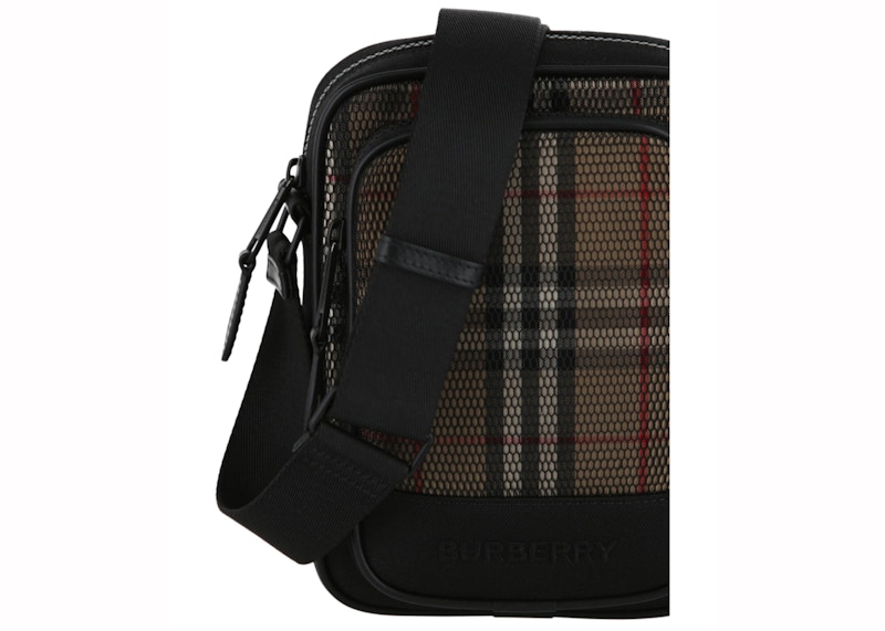 Lookbook Tas Selempang Jaring Motif Kotak Burberry Beige