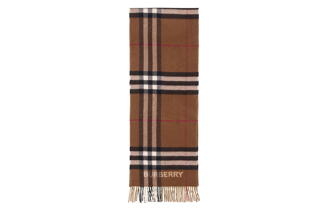 Burberry Checkered Cashmere Scarf Unisex Couple Model in Brown. 80453291 圖 2