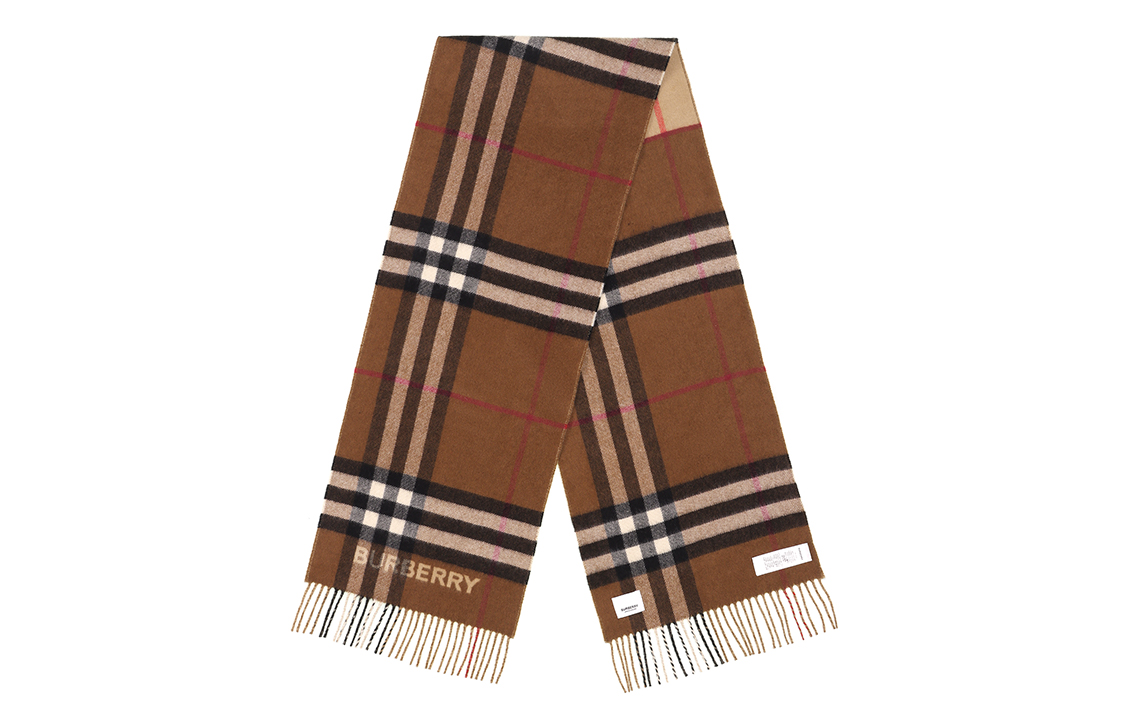 Burberry Checkered Cashmere Scarf Unisex Couple Model in Brown. 80453291 圖 3