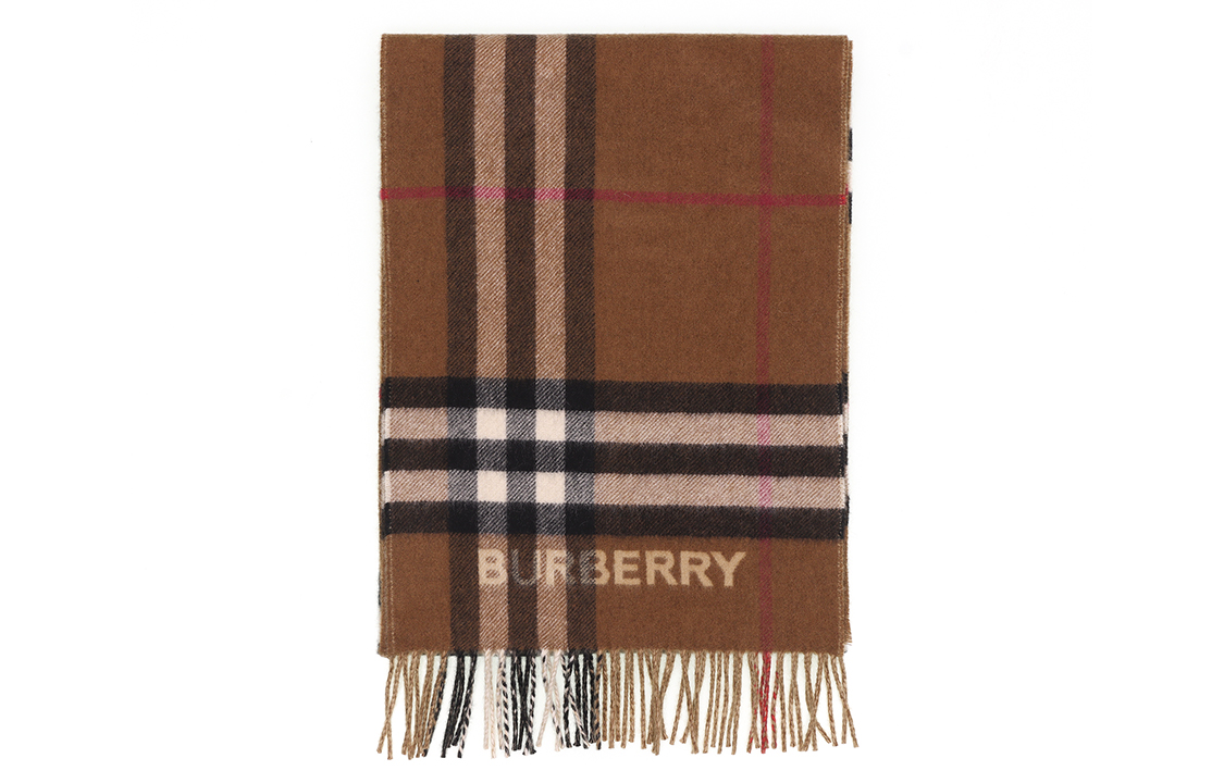 Burberry Checkered Cashmere Scarf Unisex Couple Model in Brown. 80453291 圖 4