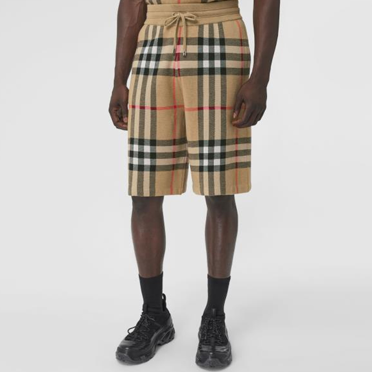 Purchase Burberry Celana Pendek Pria Silk-Blend Motif Kotak - Archive Beige. 80435721