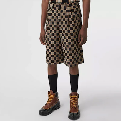 博柏利格纹直筒休闲短裤米色 80292801 Lookbook 博柏利格纹直筒休闲短裤米色 80292801