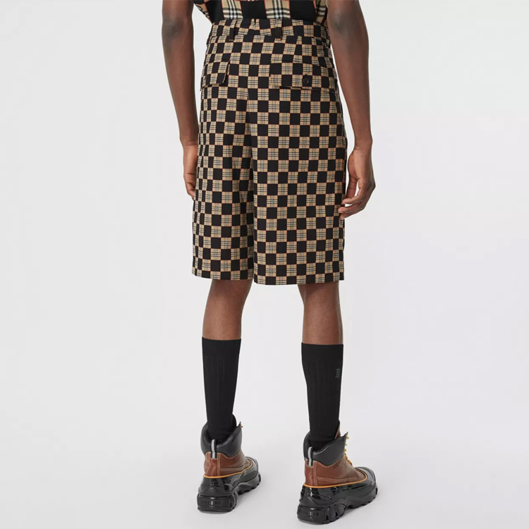 Shop Shorts Casual Rectos a Cuadros Burberry Beige 80292801