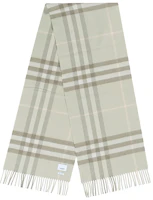 Shop Burberry經典羊絨長方形圍巾淺卡其綠格紋 80161231