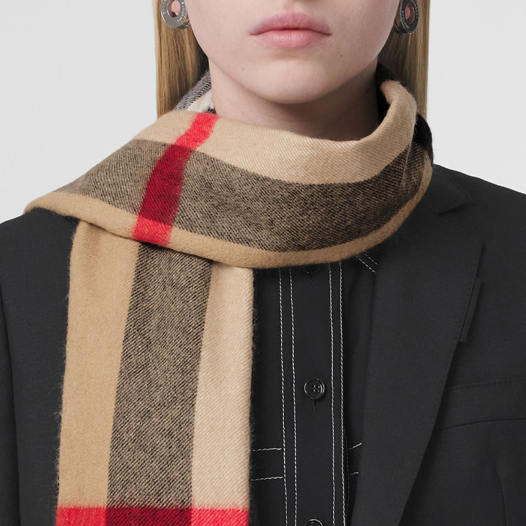 Burberry Classic Check Cashmere Fringe Scarf Unisex in Archive Beige 80181751 圖 4