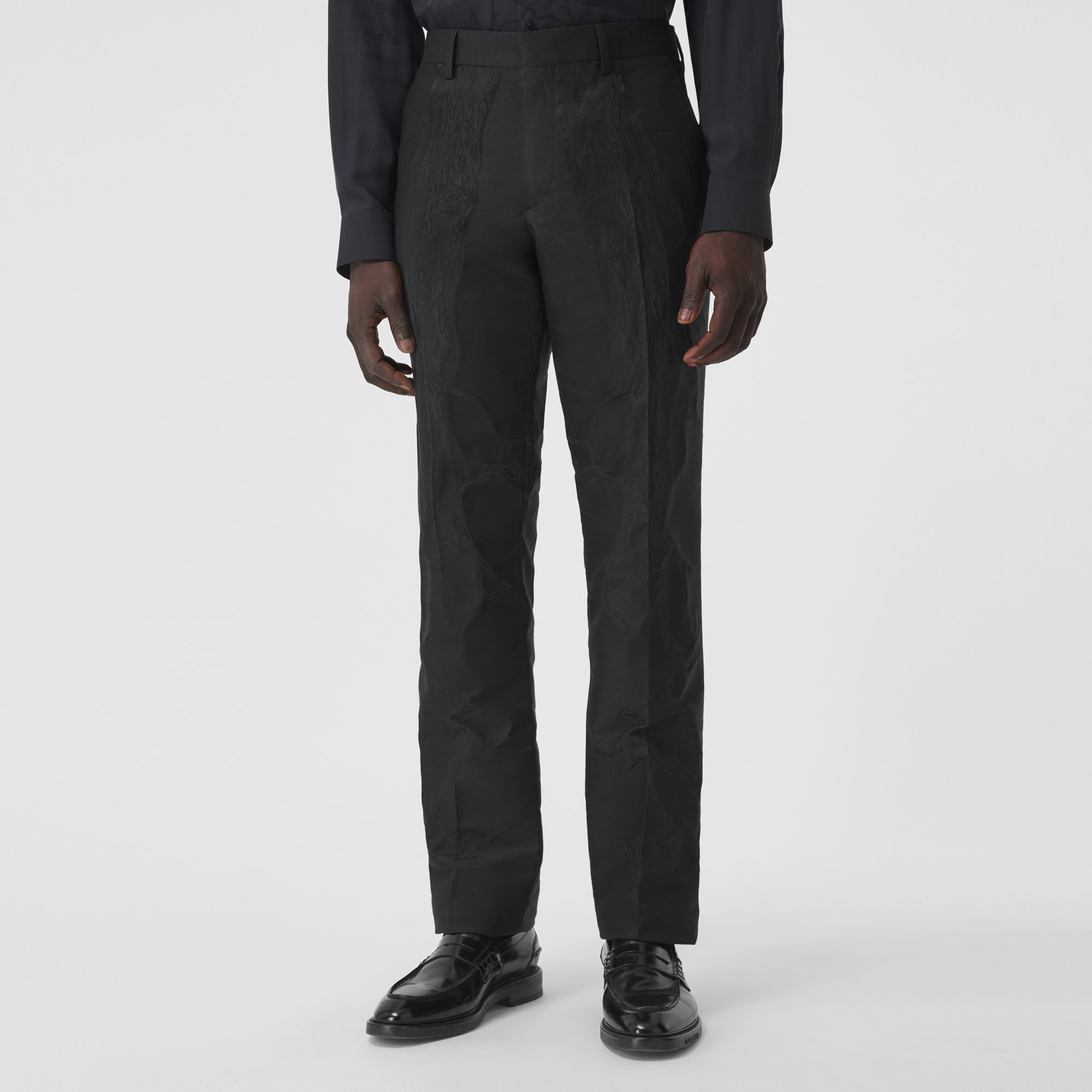 Shop Burberry 經典剪裁提花羊毛混紡直筒長褲 男款 黑色 80415351