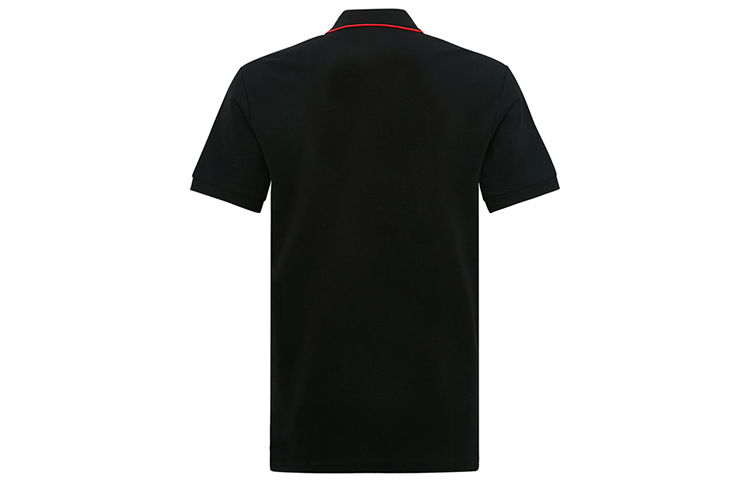 Lookbook Burberry Polo Negro con Letras Bordadas en Contraste. 8017003-A1189