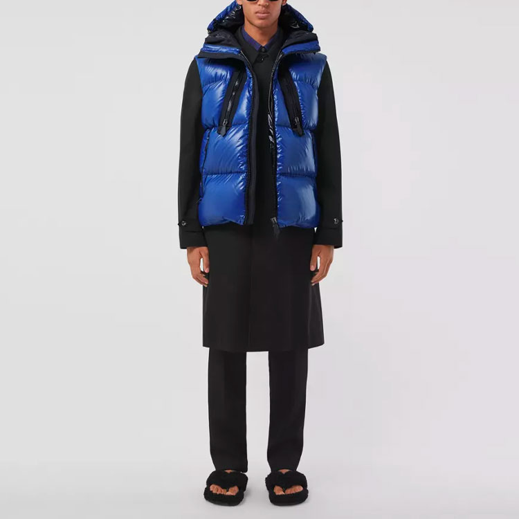 Shop バーバリー 取り外し可能なフード ナイロンダウンベスト オーシャンブルー 80478541