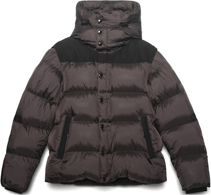 Burberry男士深泥褐色可拆帽羽絨外套。 80438481 Order Burberry男士深泥褐色可拆帽羽絨外套。 80438481