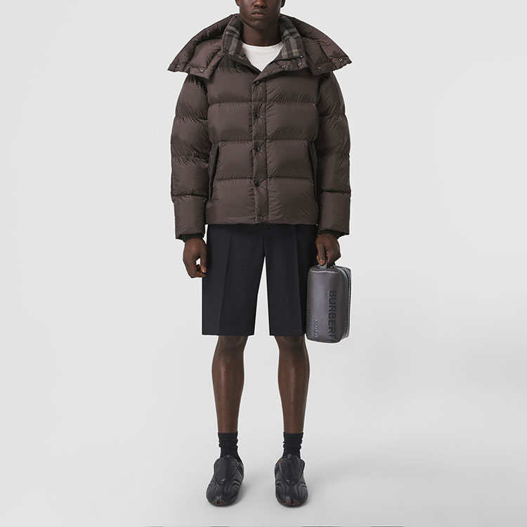 Shop Burberry男士深泥褐色可拆帽羽絨外套。 80438481