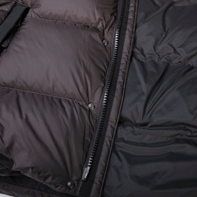 Burberry男士深泥褐色可拆帽羽絨外套。 80438481 Sizing Burberry男士深泥褐色可拆帽羽絨外套。 80438481