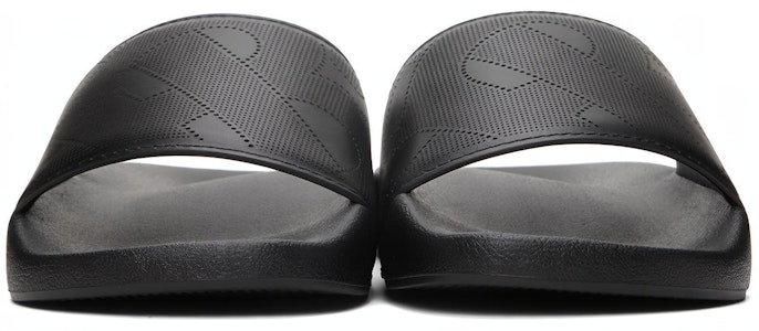 버버리 로고 슬라이드 블랙 (엠보싱) 80453011 Lookbook 버버리 로고 슬라이드 블랙 (엠보싱) 80453011