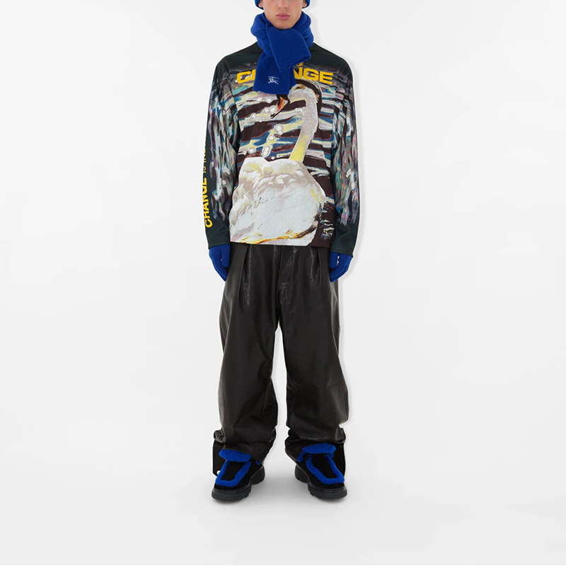 Shop Burberry 馬術騎士刺繡藍羊毛圍巾 情侶款 男女適用 80857701