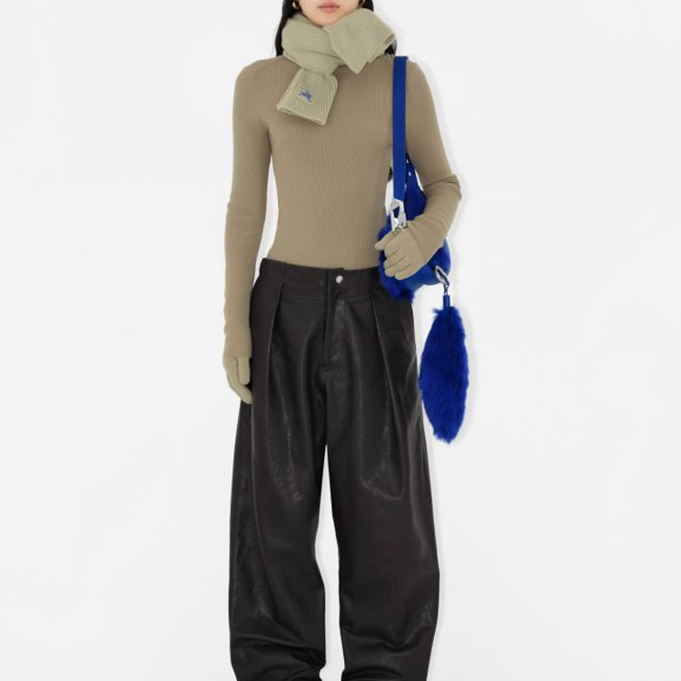 Shop Burberry 馬術騎士刺繡羊毛圍巾 棕色 情侶款 男女適用 80857721