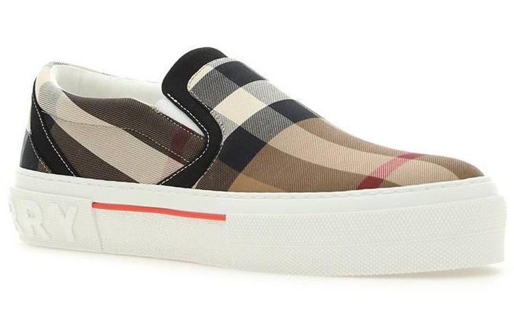 Shop Burberry Slip-On à Carreaux Exagérés Marron Bouleau 80567621