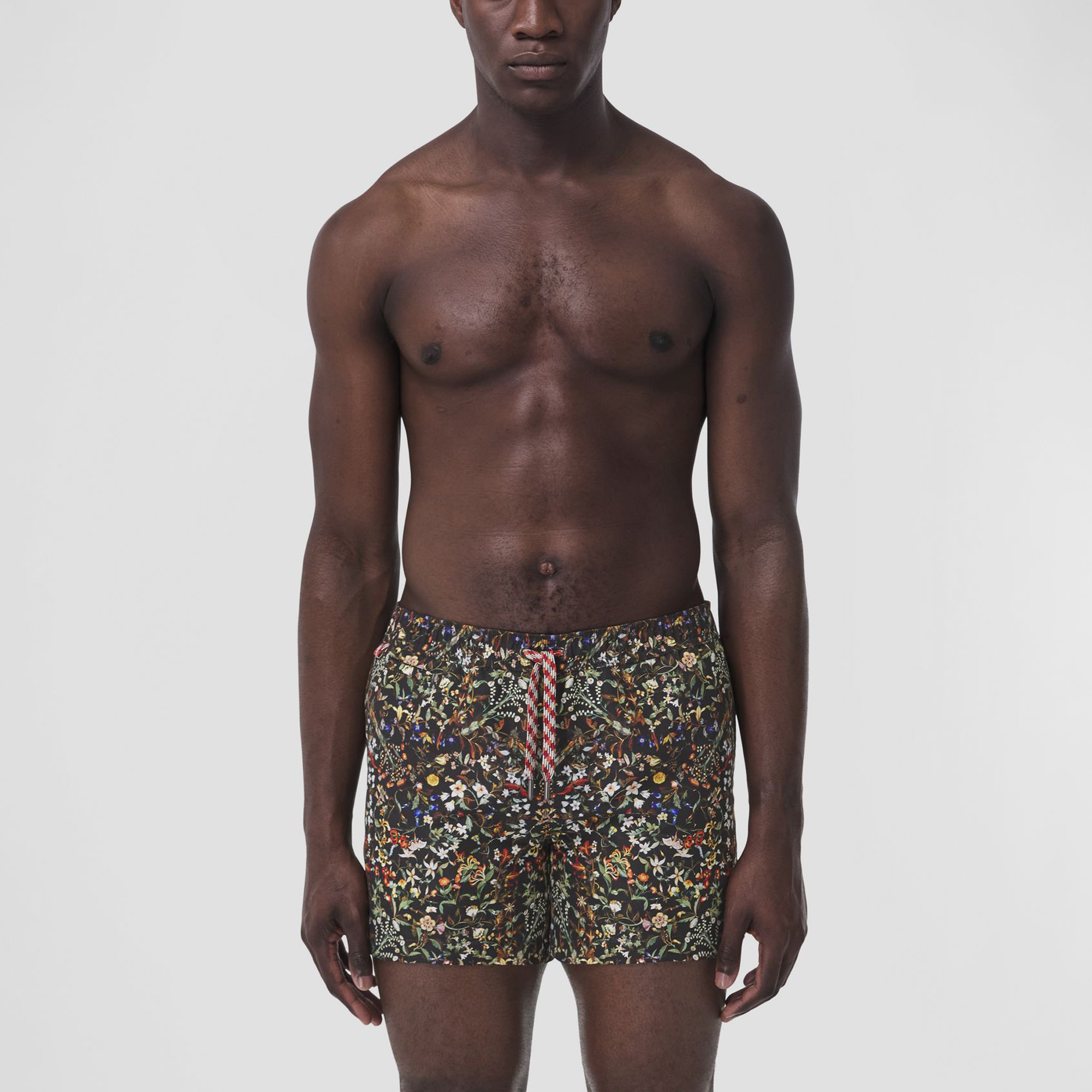 Lookbook Burberry Floral Print Drawstring Swim Shorts Black. 80425821