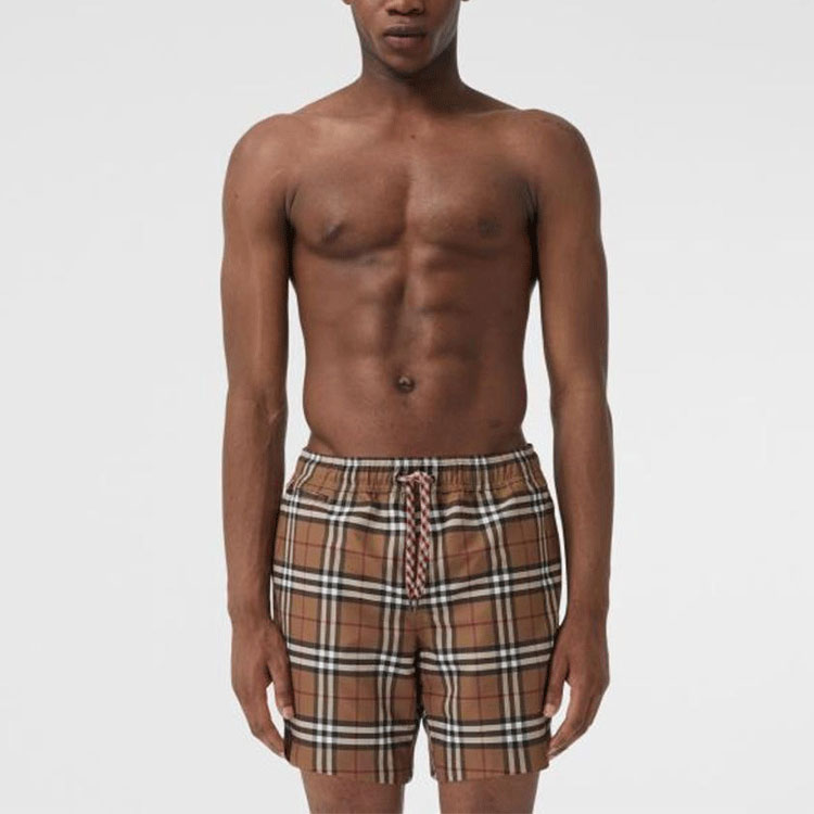 Shop Burberry 秋冬21款標誌印花抽繩游泳短褲 棕色 80506101
