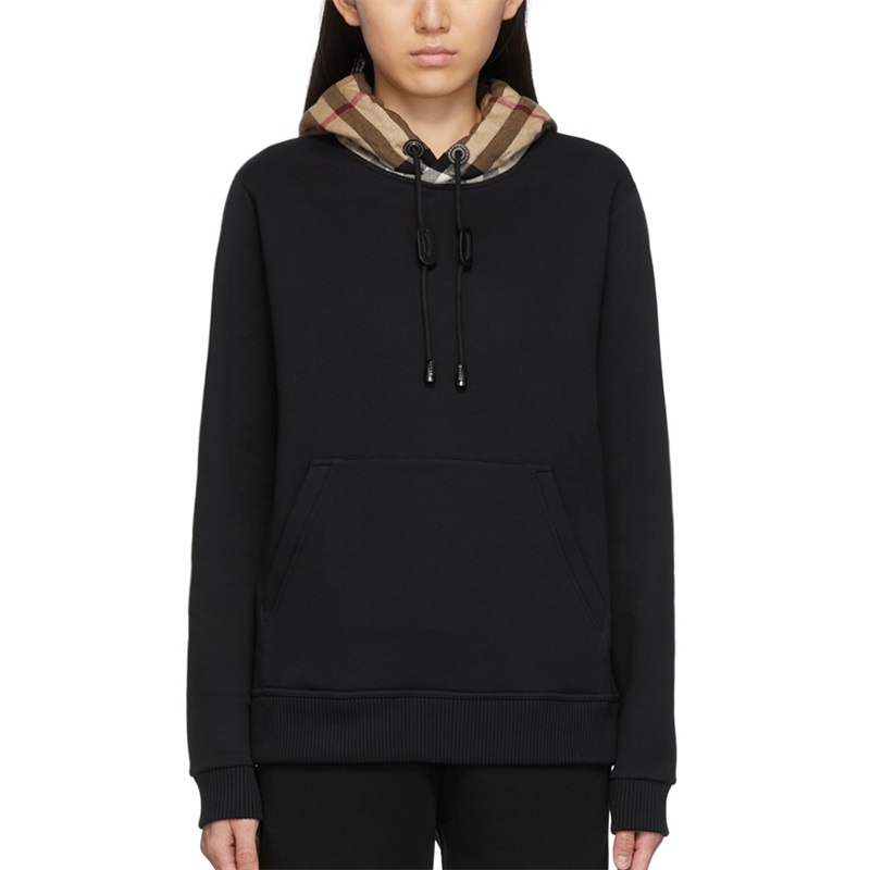 Lookbook 버버리 FW21 패치워크 체크 스웨트셔츠 블랙 남성용. 8045004