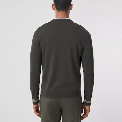 Burberry FW21 Sweater Buluh Ikonik Jalur Hijau Gelap. 80443331 Purchase Burberry FW21 Sweater Buluh Ikonik Jalur Hijau Gelap. 80443331