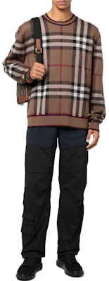 버버리 FW22 블랙 컬러블록 드로스트링 스트레이트 레그 캐주얼 팬츠. 80596611 Lookbook 버버리 FW22 블랙 컬러블록 드로스트링 스트레이트 레그 캐주얼 팬츠. 80596611
